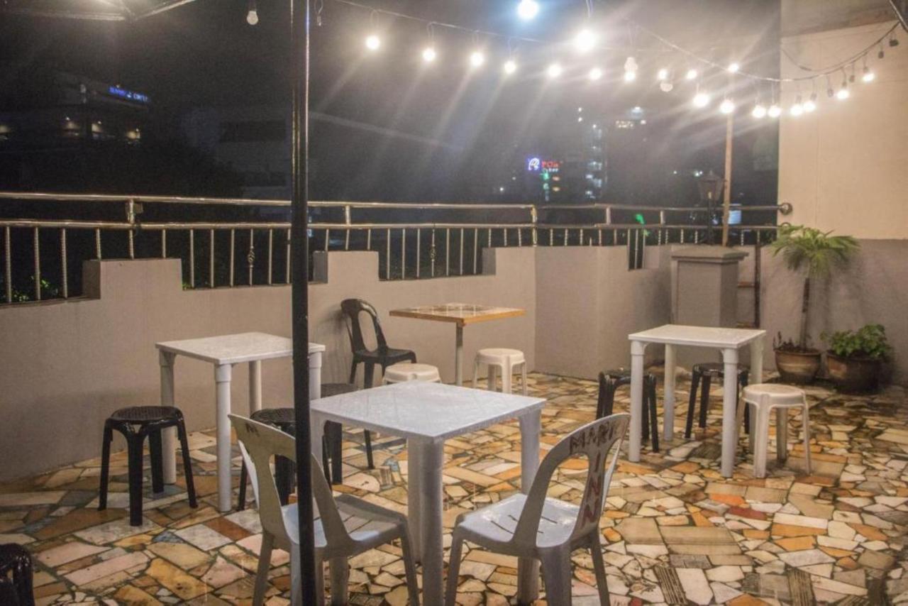Bunks Hostel (Adults Only) Cebu Exterior photo
