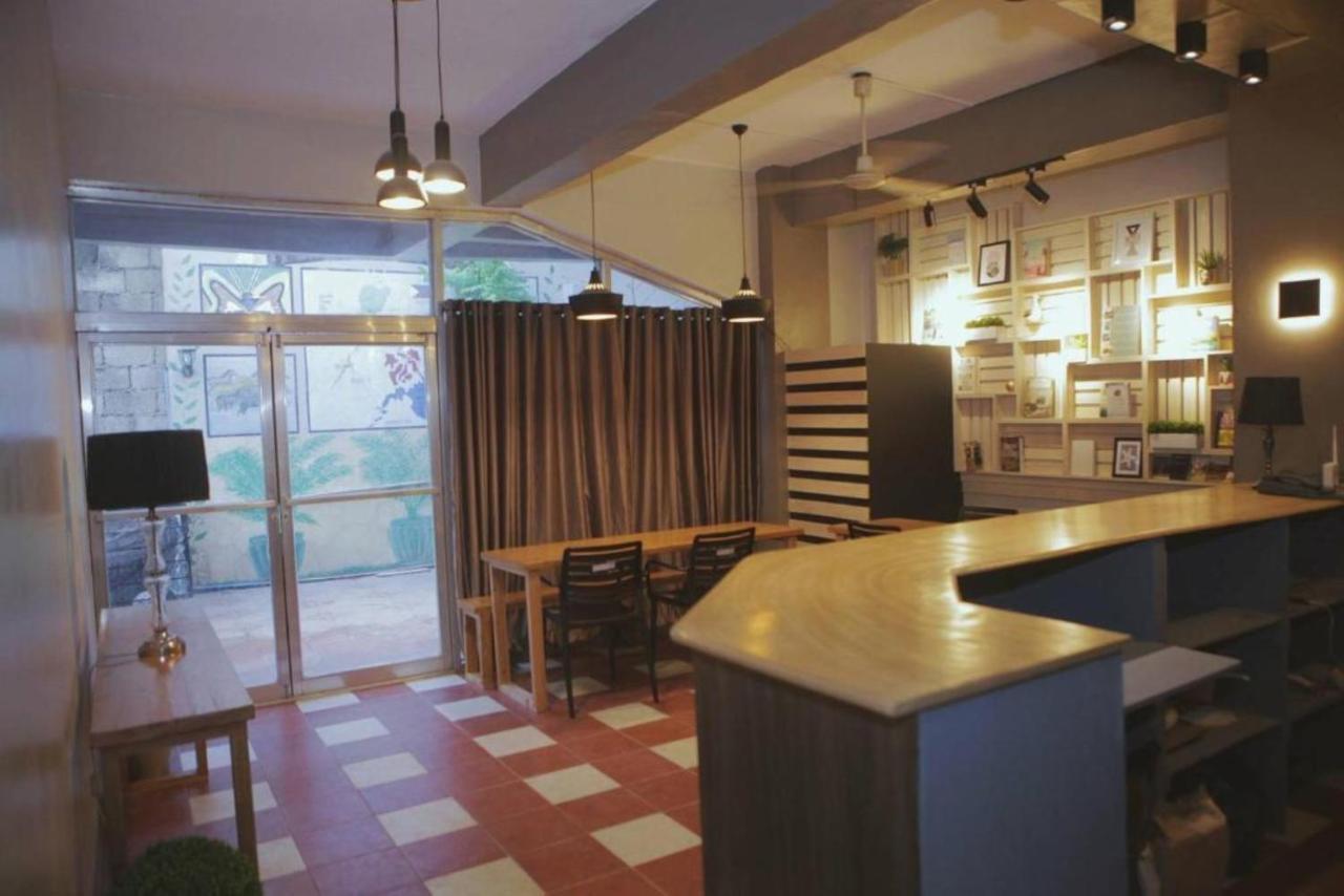 Bunks Hostel (Adults Only) Cebu Exterior photo